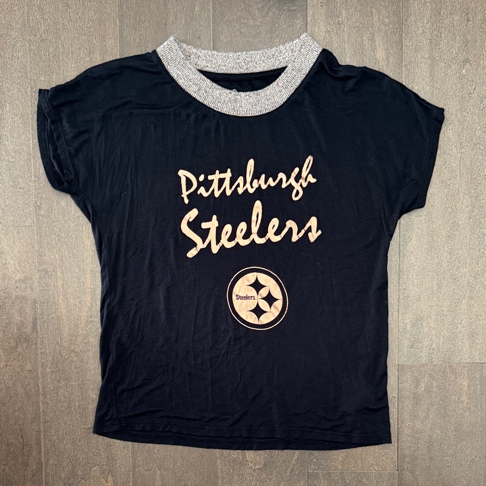 Pittsburgh Steelers Women’s Juniors M 7/9 Black Graphic T Shirt NFL Fan Tee - Picture 2 of 4